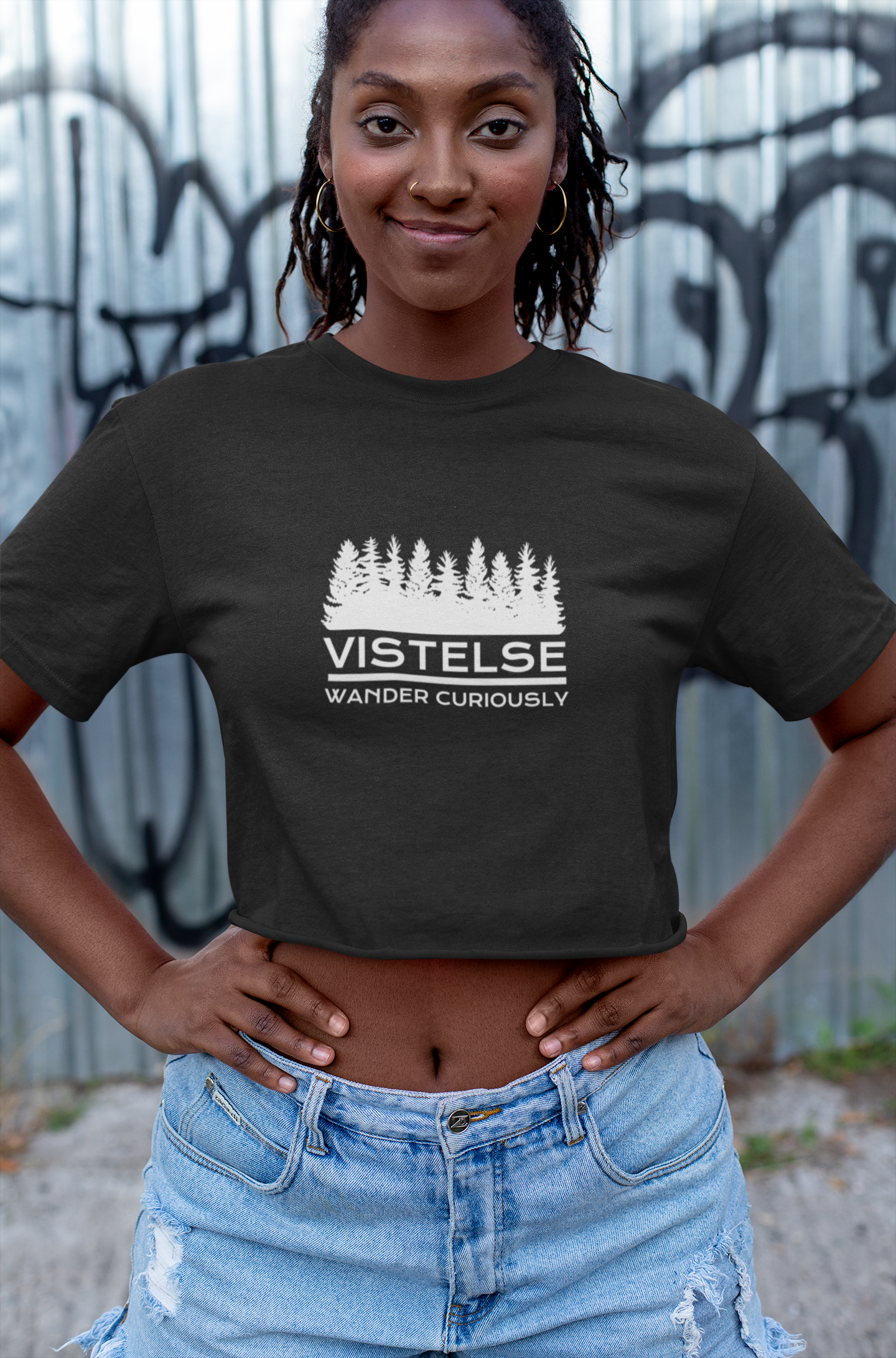 VISTELSE Wander Curiously Women’s Crop Tee